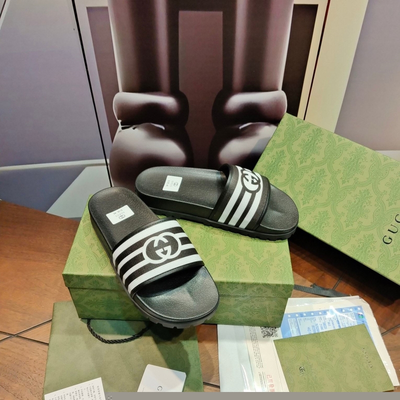 G*u*i slippers